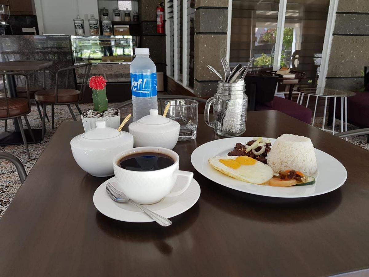 Casa Estela Boutique Hotel & Cafe Calapan エクステリア 写真